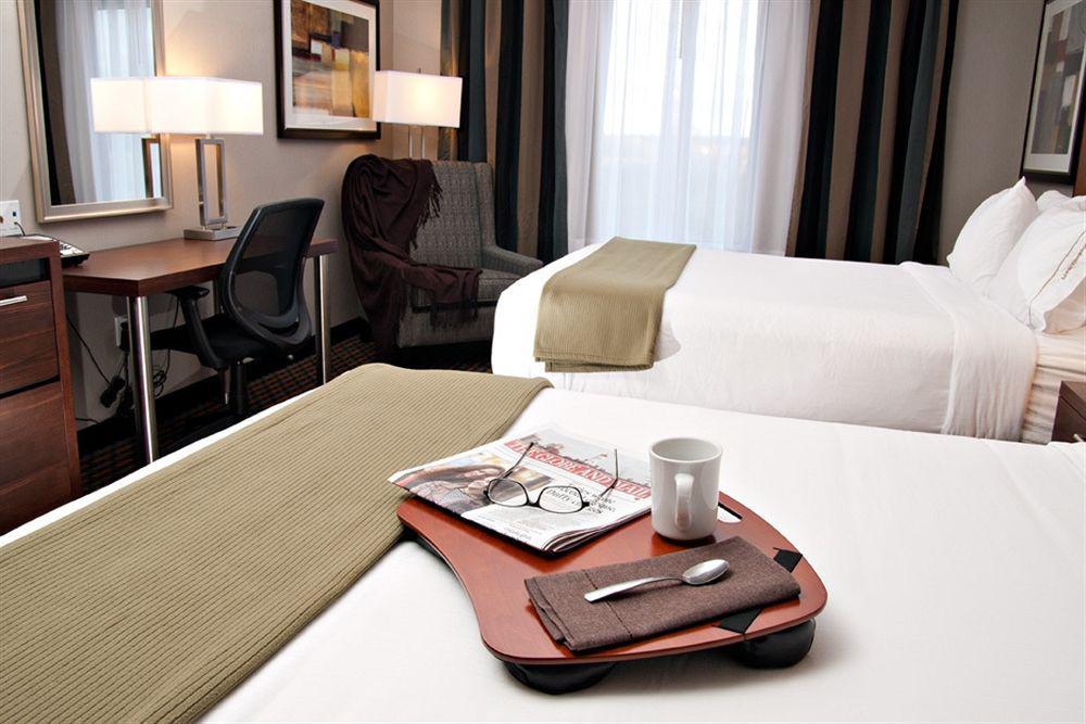 Holiday Inn Express Pembroke By Ihg Exterior photo
