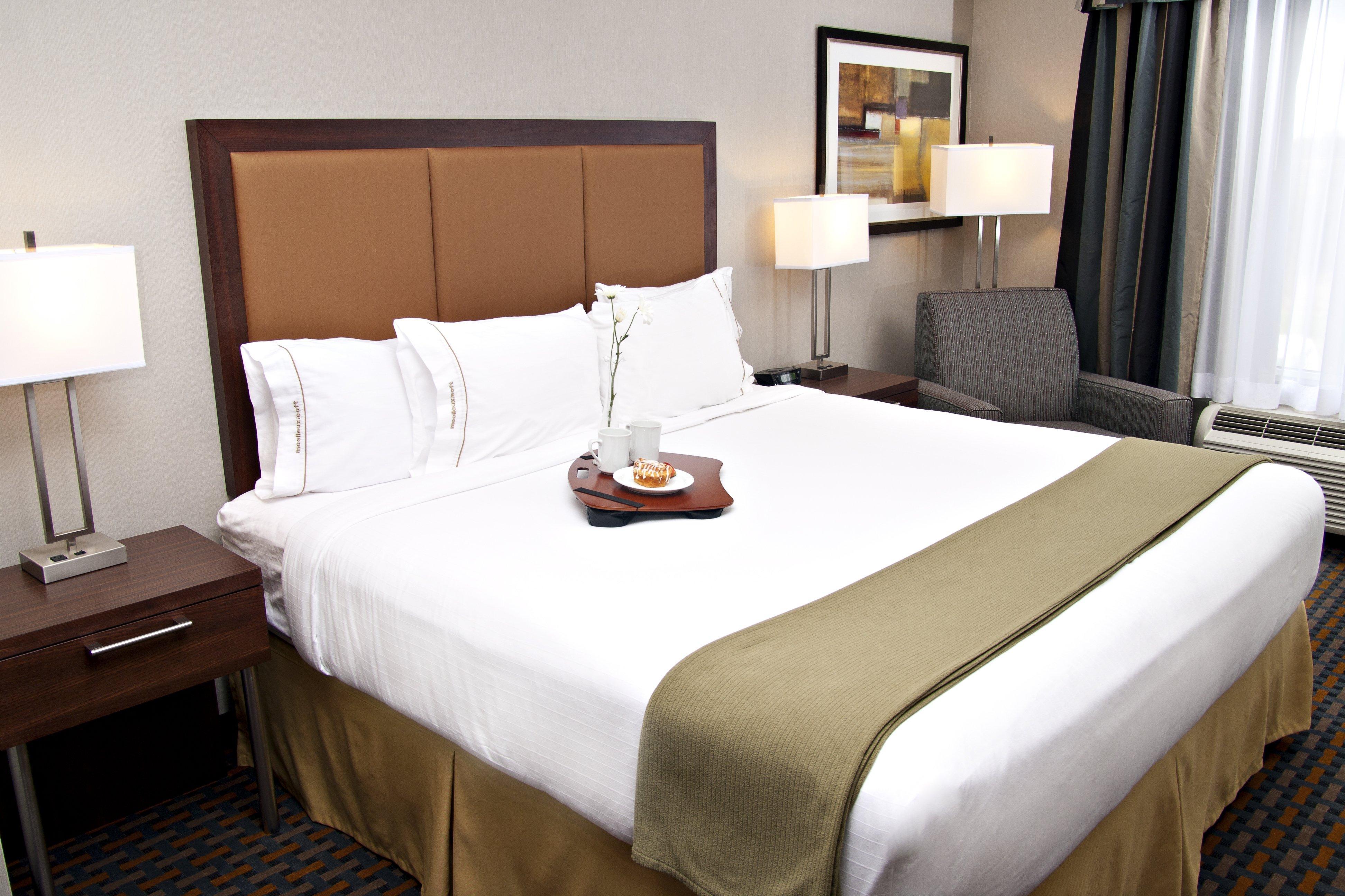 Holiday Inn Express Pembroke By Ihg Exterior photo