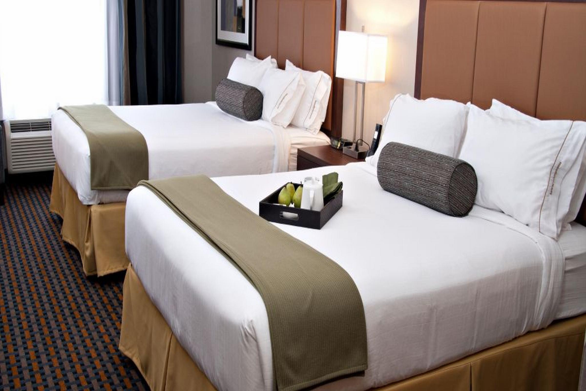 Holiday Inn Express Pembroke By Ihg Exterior photo