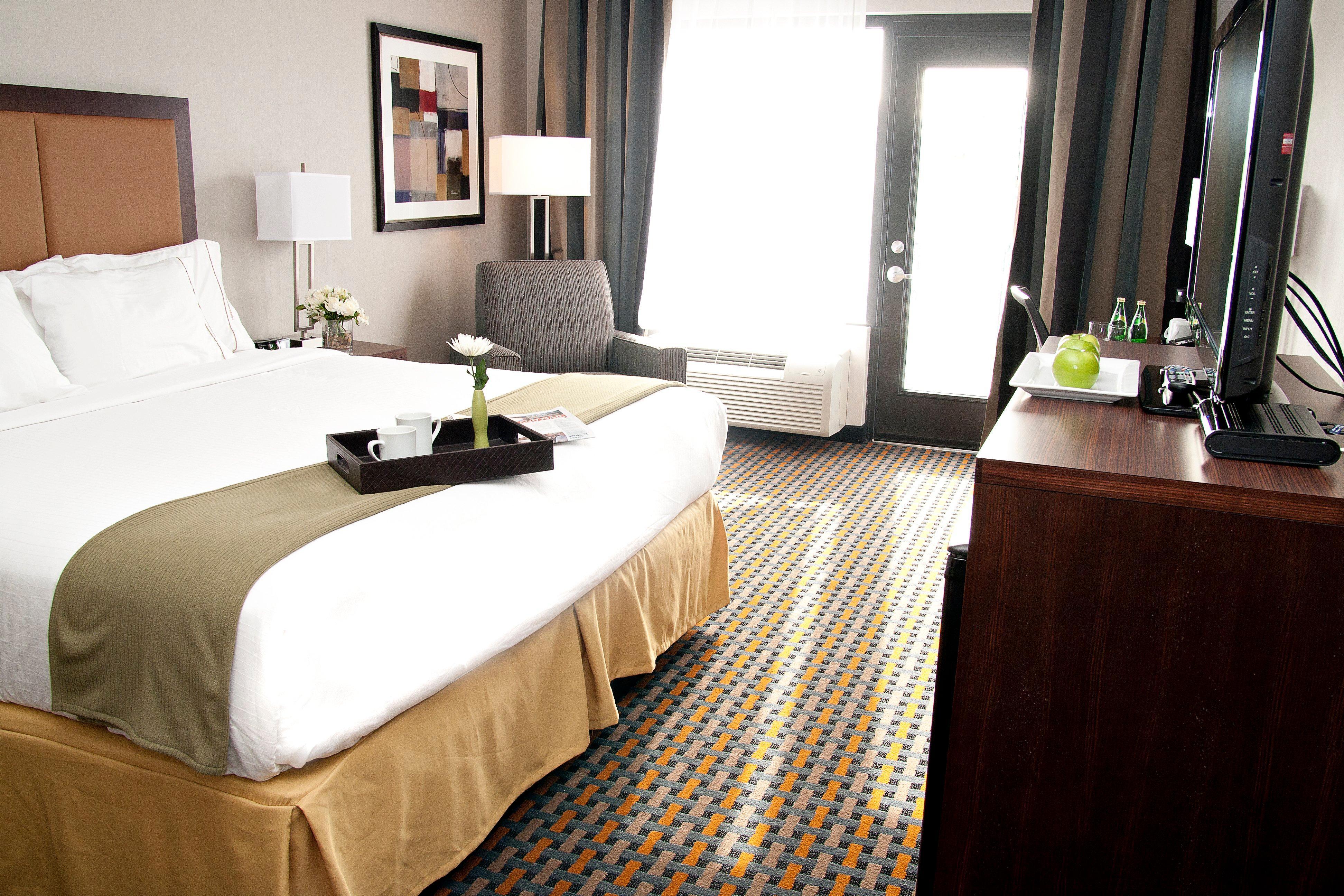 Holiday Inn Express Pembroke By Ihg Exterior photo