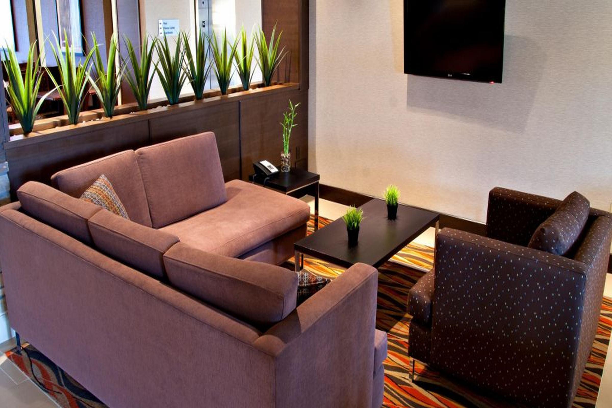 Holiday Inn Express Pembroke By Ihg Exterior photo