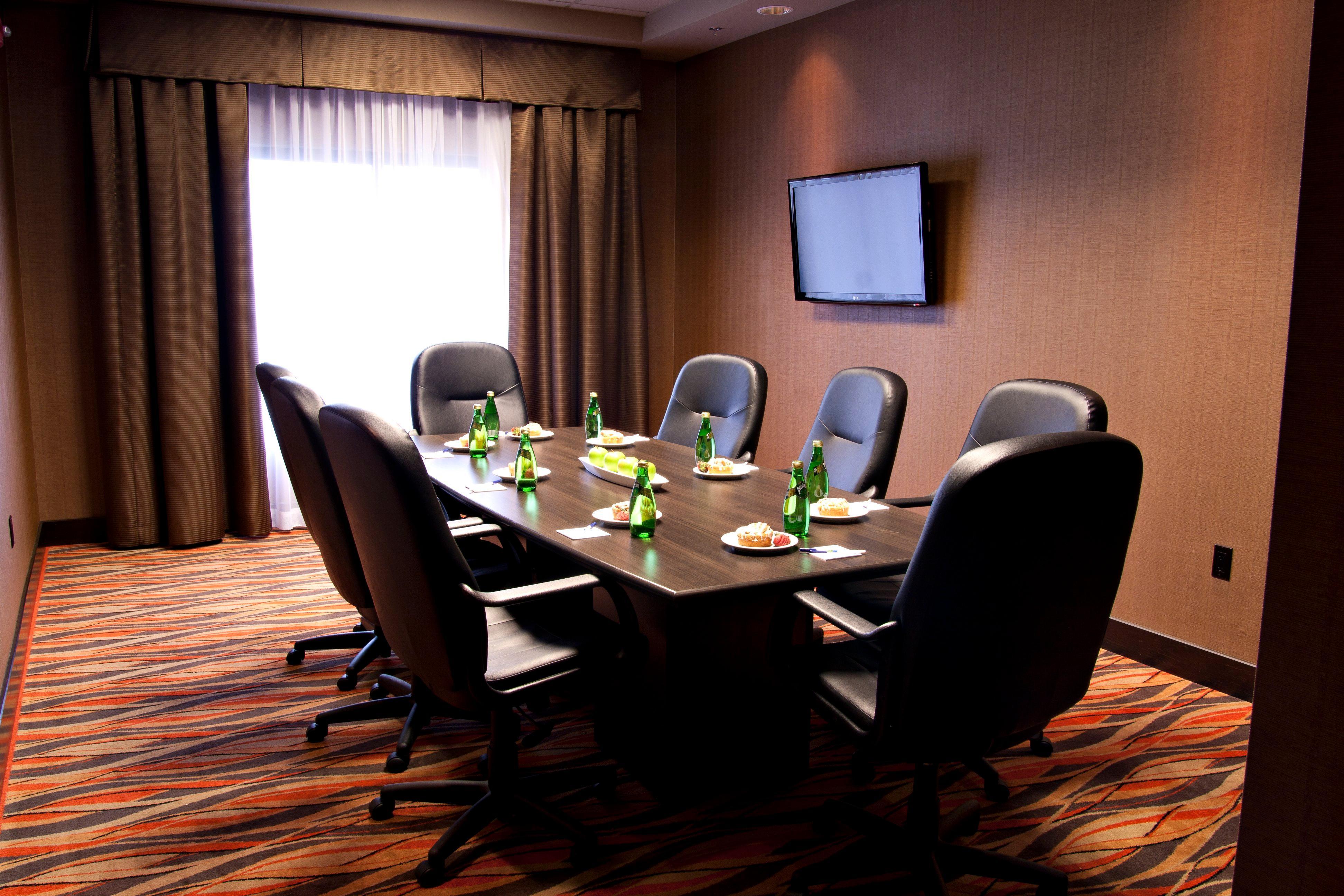 Holiday Inn Express Pembroke By Ihg Exterior photo